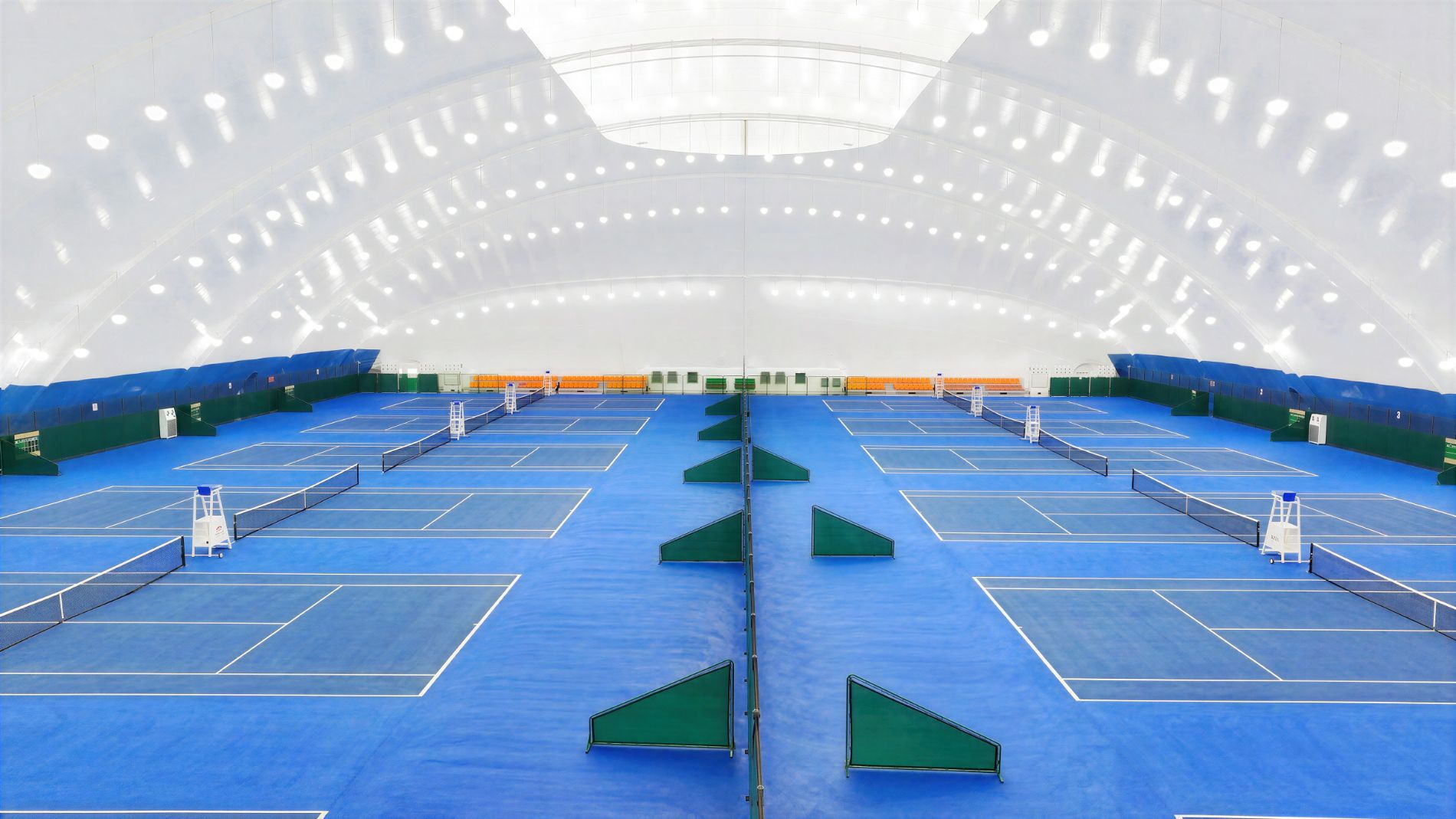 Tennisanlage unter einer DUOL Traglufthalle